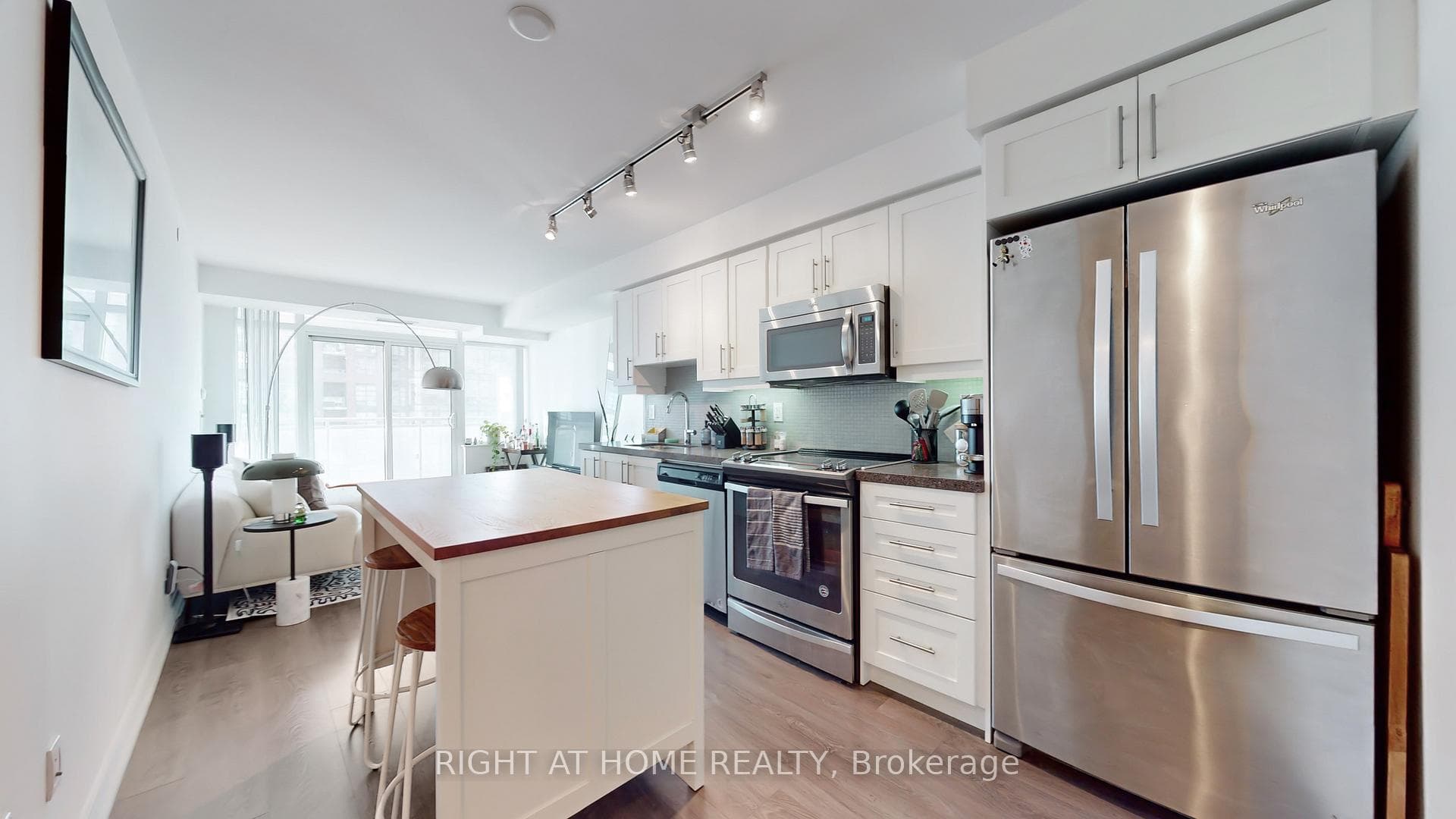 525 Adelaide Street Unit 1223 photo 4
