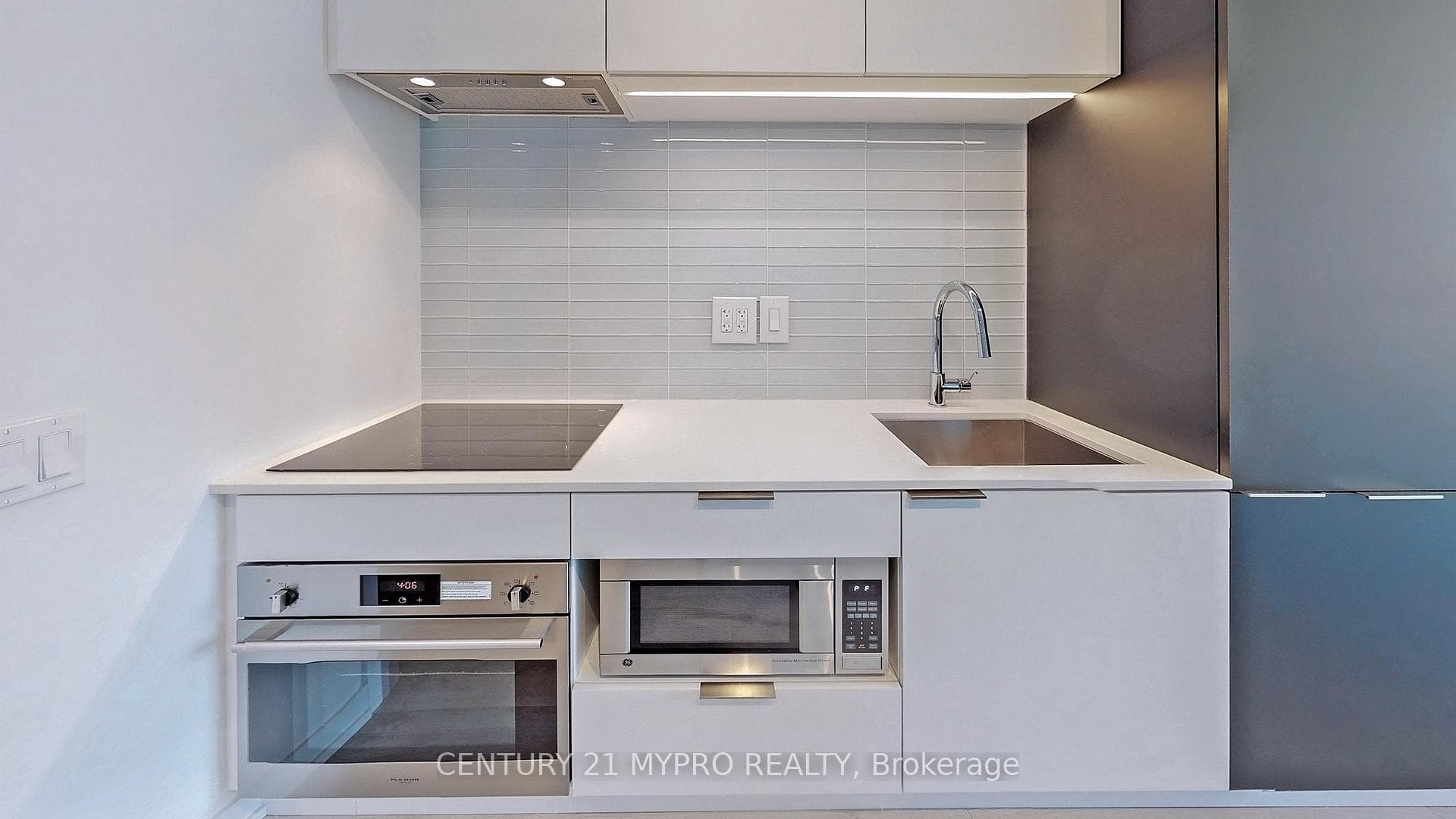 33 Helendale Avenue Unit 1015 photo 16