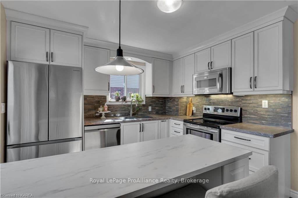71 GRENADIER Drive photo 13