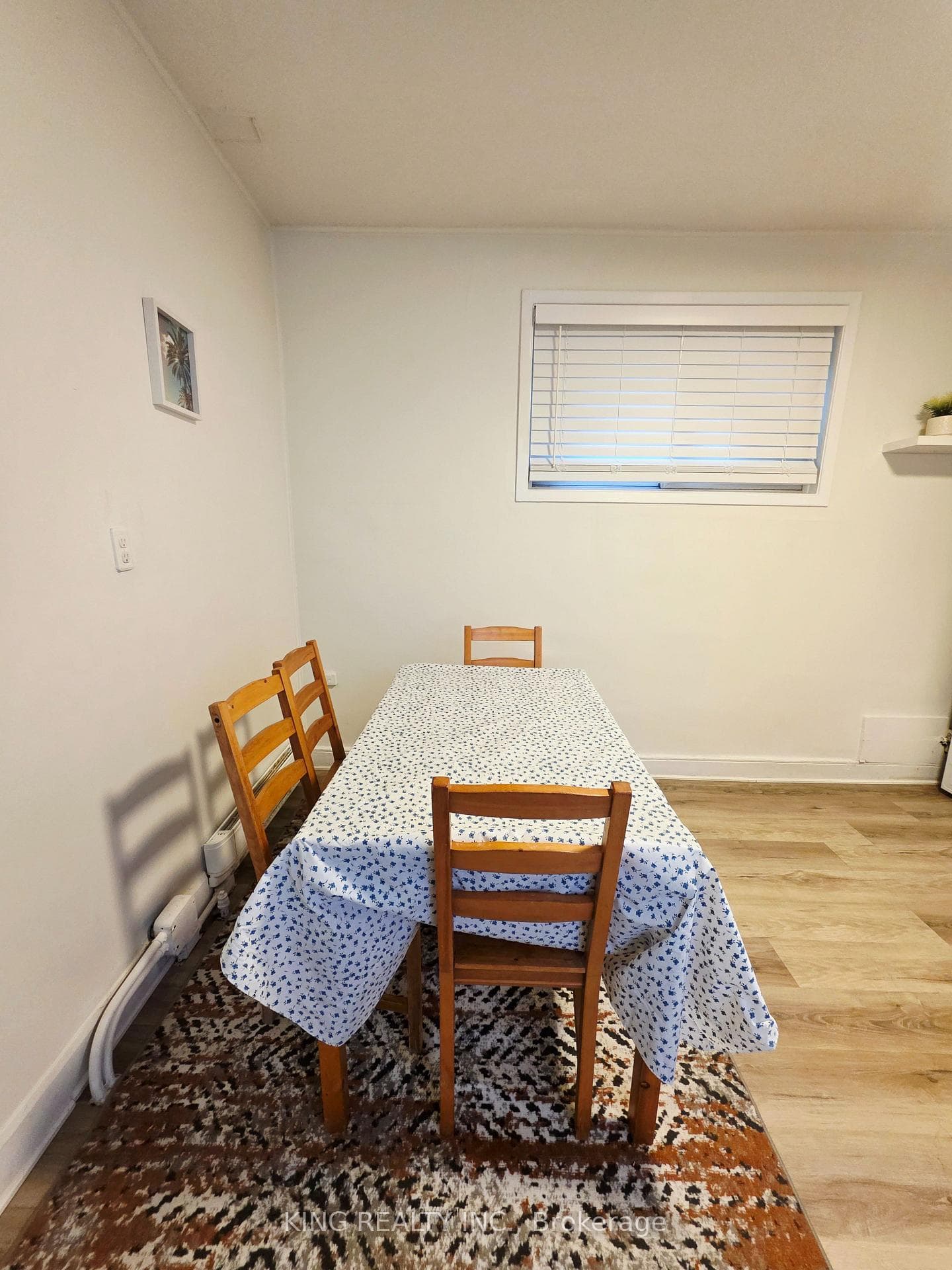 137 Wellington Street photo 5