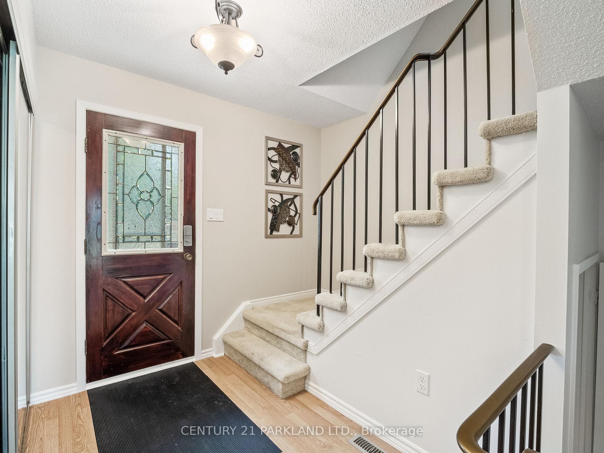 161 Delaney Drive photo 2