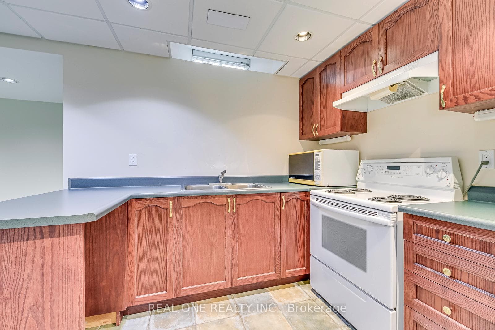 489 Winfield Terrace photo 33