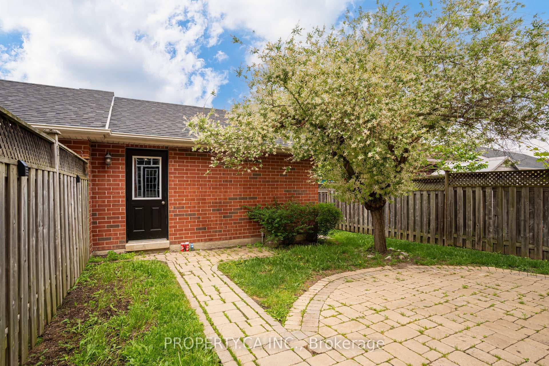 3347 Eglinton Avenue photo 43