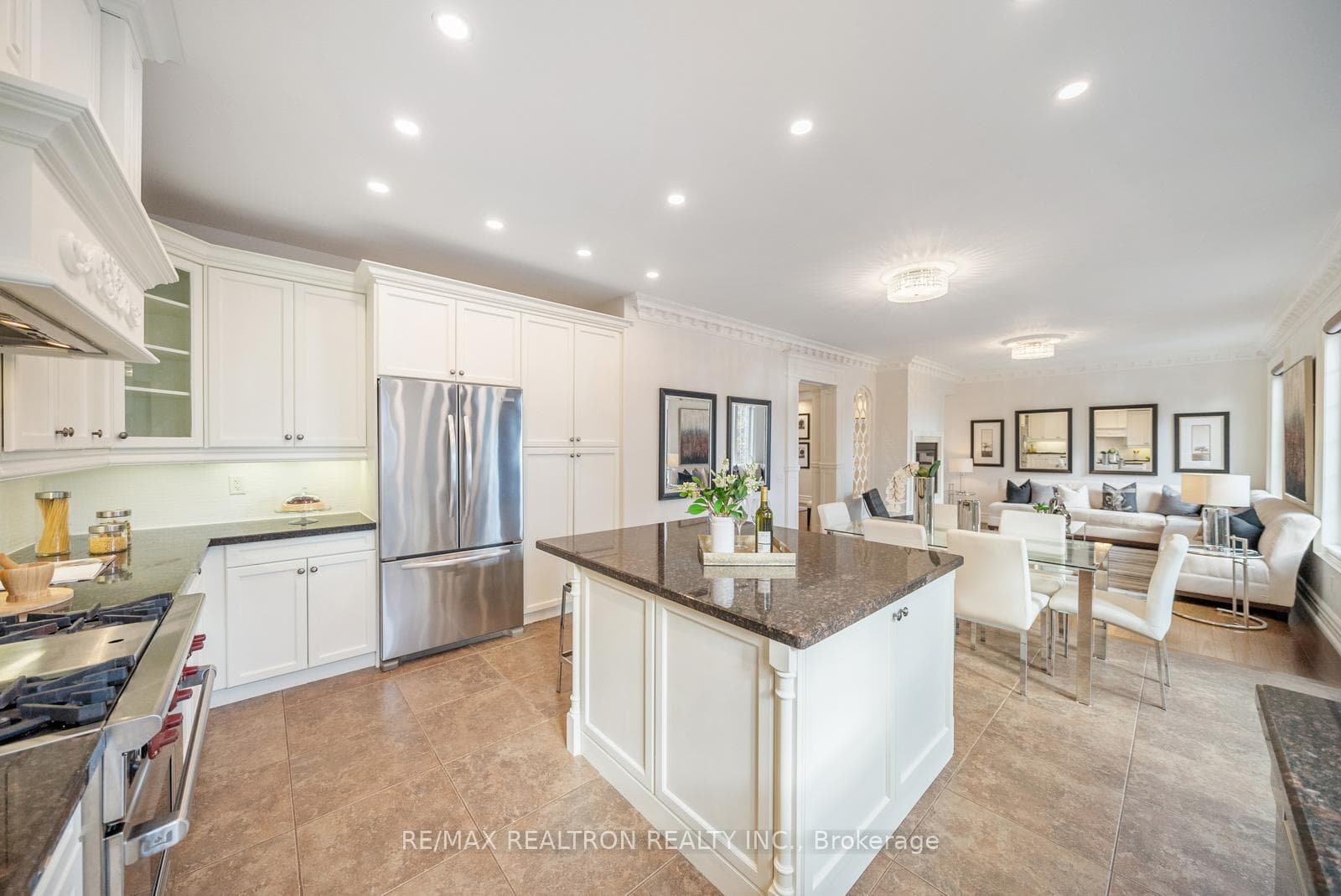 100 Glenheron Crescent photo 11