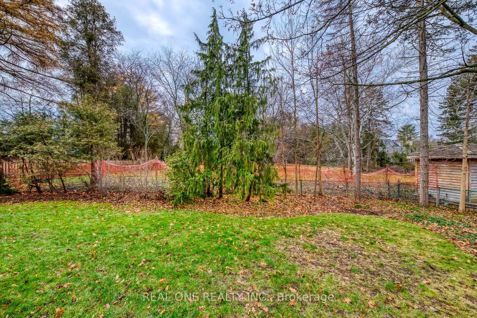 120 Blyth Crescent photo 48