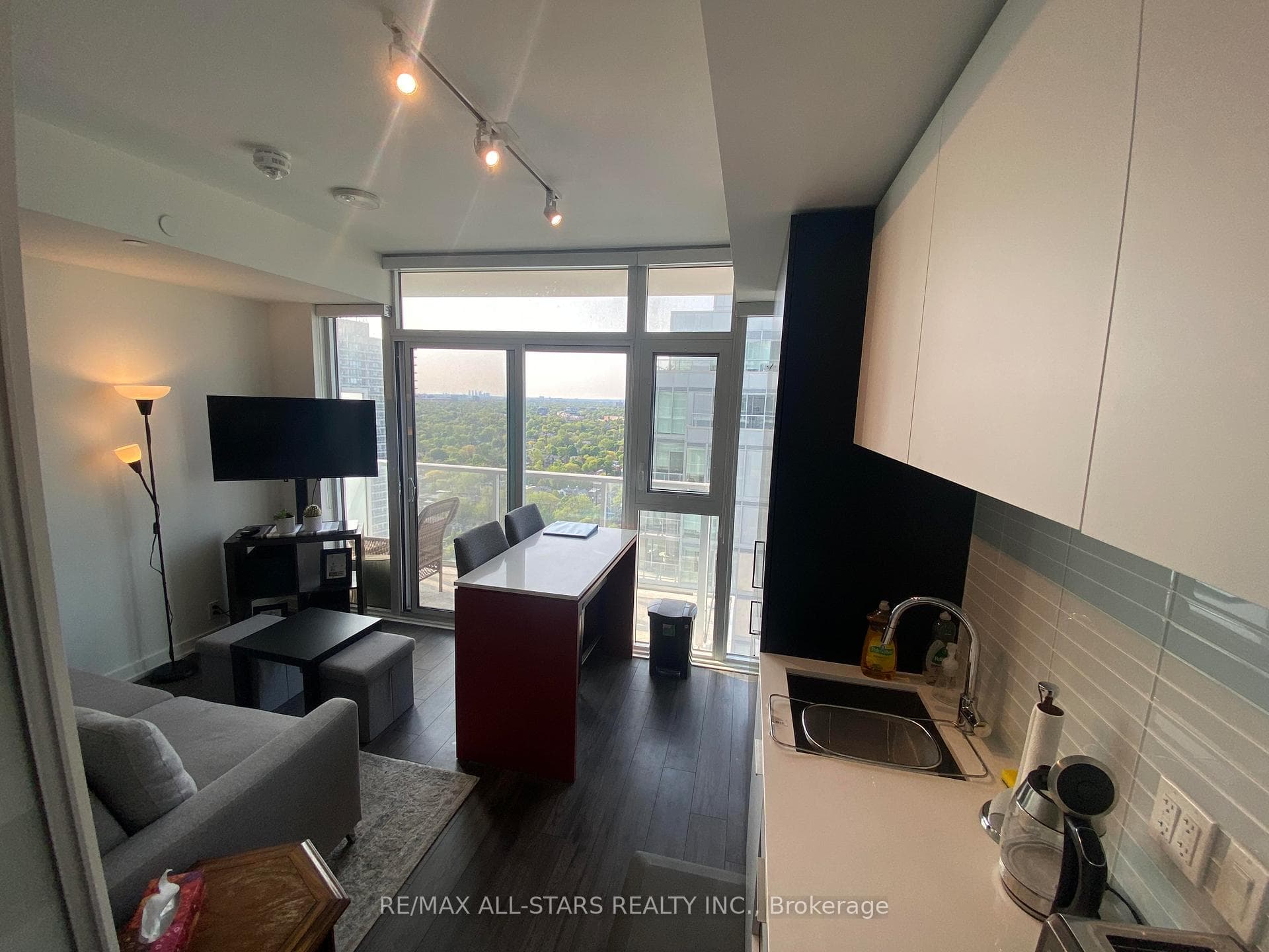 33 Helendale Avenue Unit 2302 photo 10