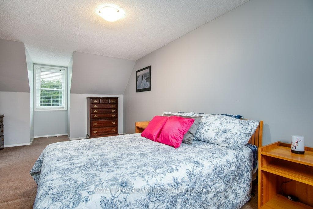 12 HUBERT Street photo 23