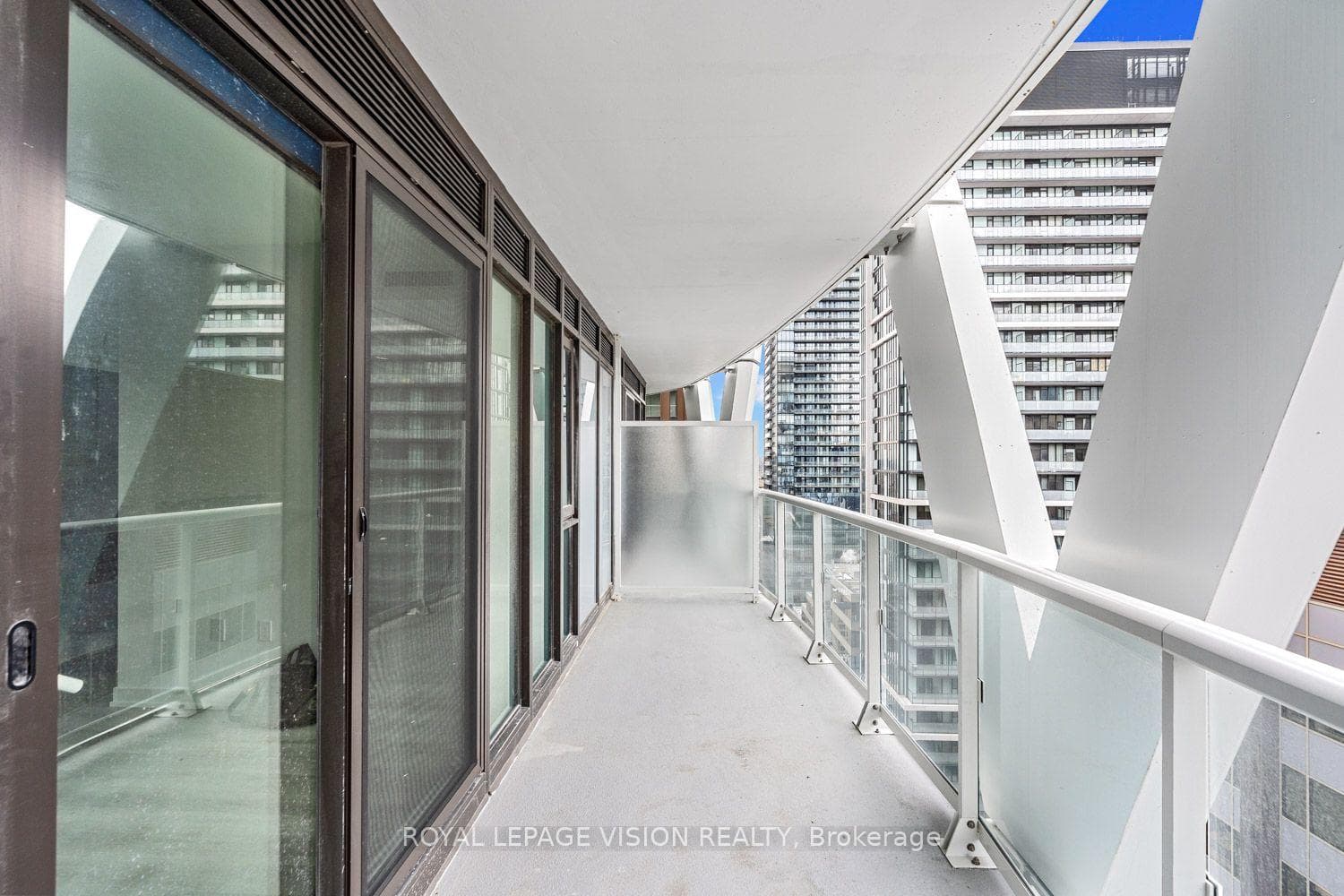 230 Simcoe Street Unit 3113 photo 8