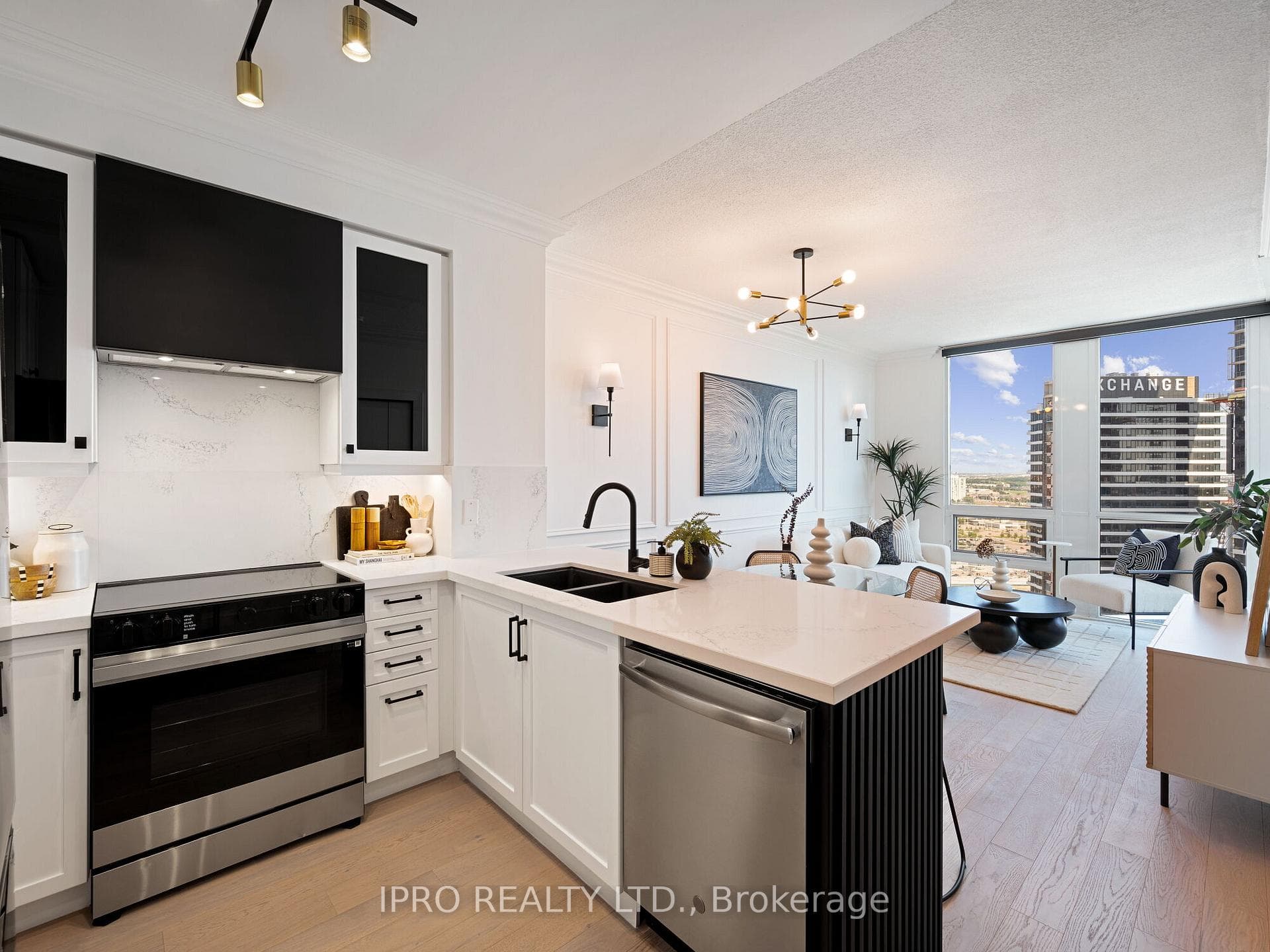 220 Burnhamthorpe Road Unit 2801 photo 1