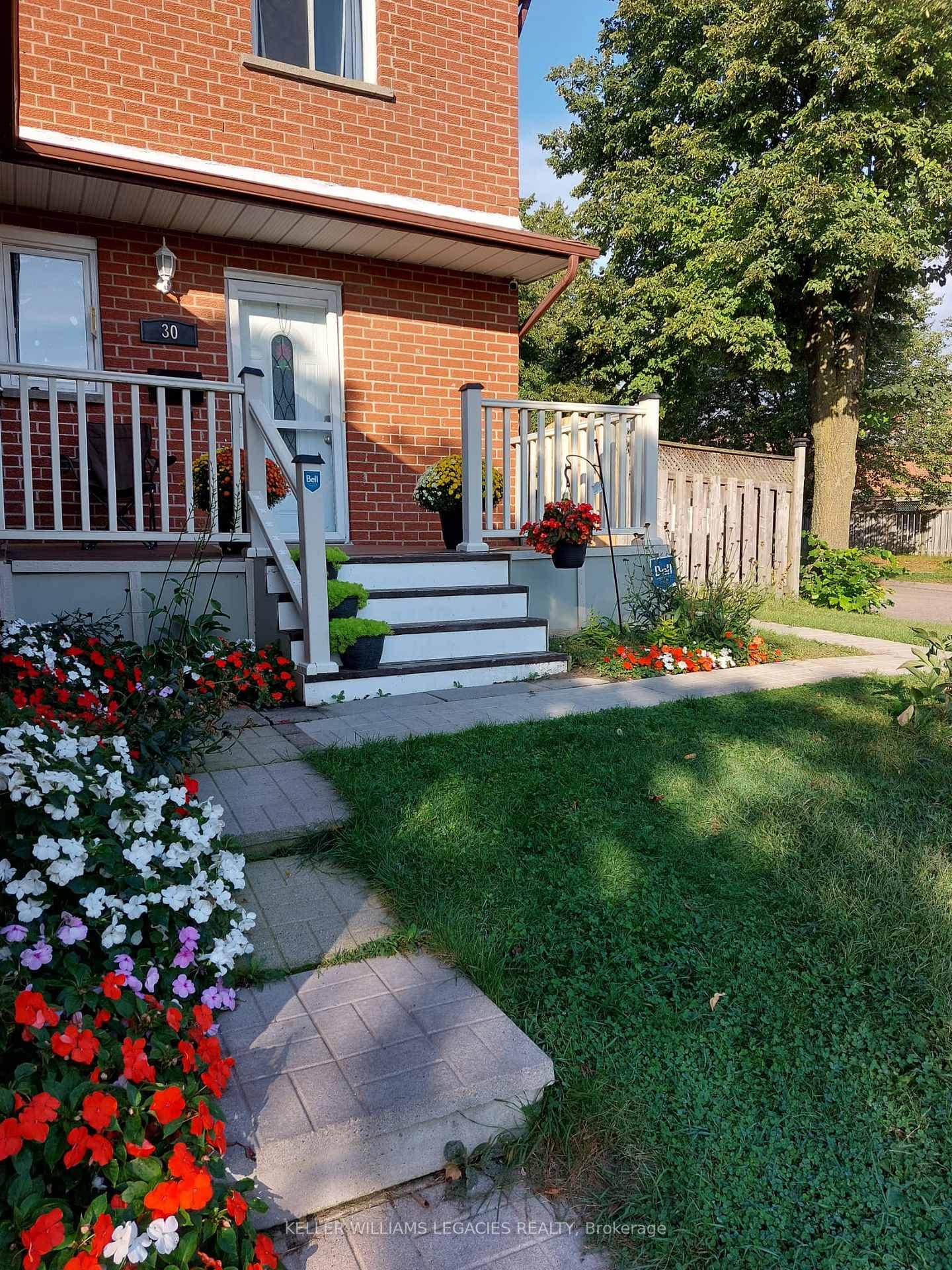 30 Trawley Crescent Unit Main photo 3