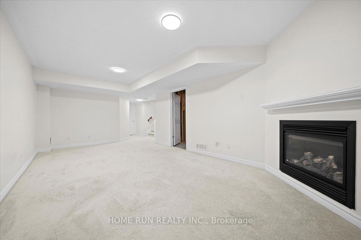 143 Garrity Crescent photo 34
