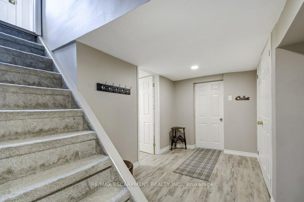 121 ELGIN Street photo 23