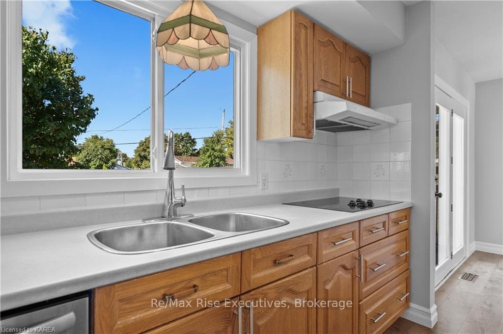 140 UPPER PARK Road photo 15