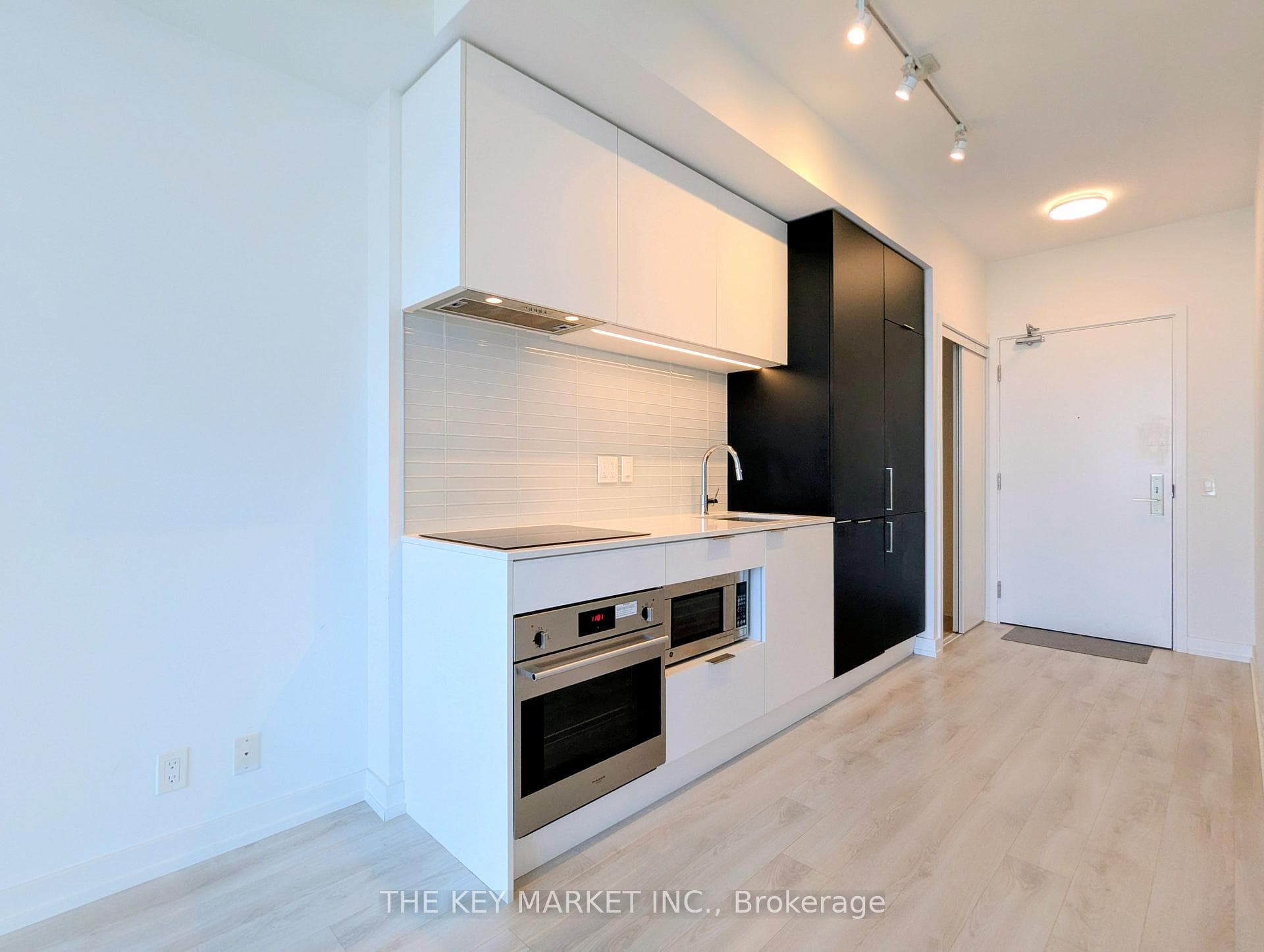 33 Helendale Avenue Unit 1511 photo 11