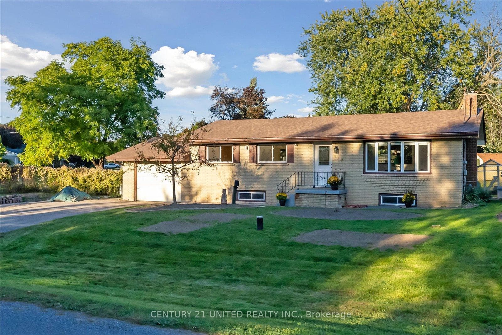 820 Clinton Avenue photo 4