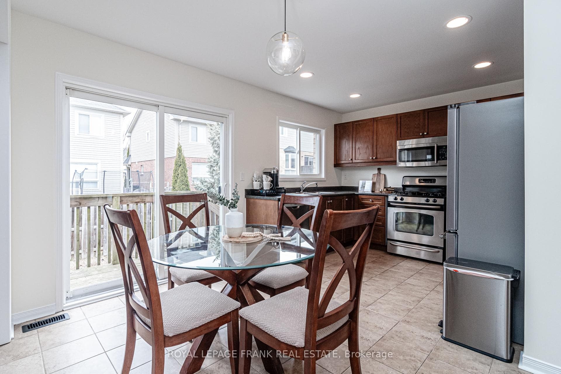 1112 Beneford Road photo 7