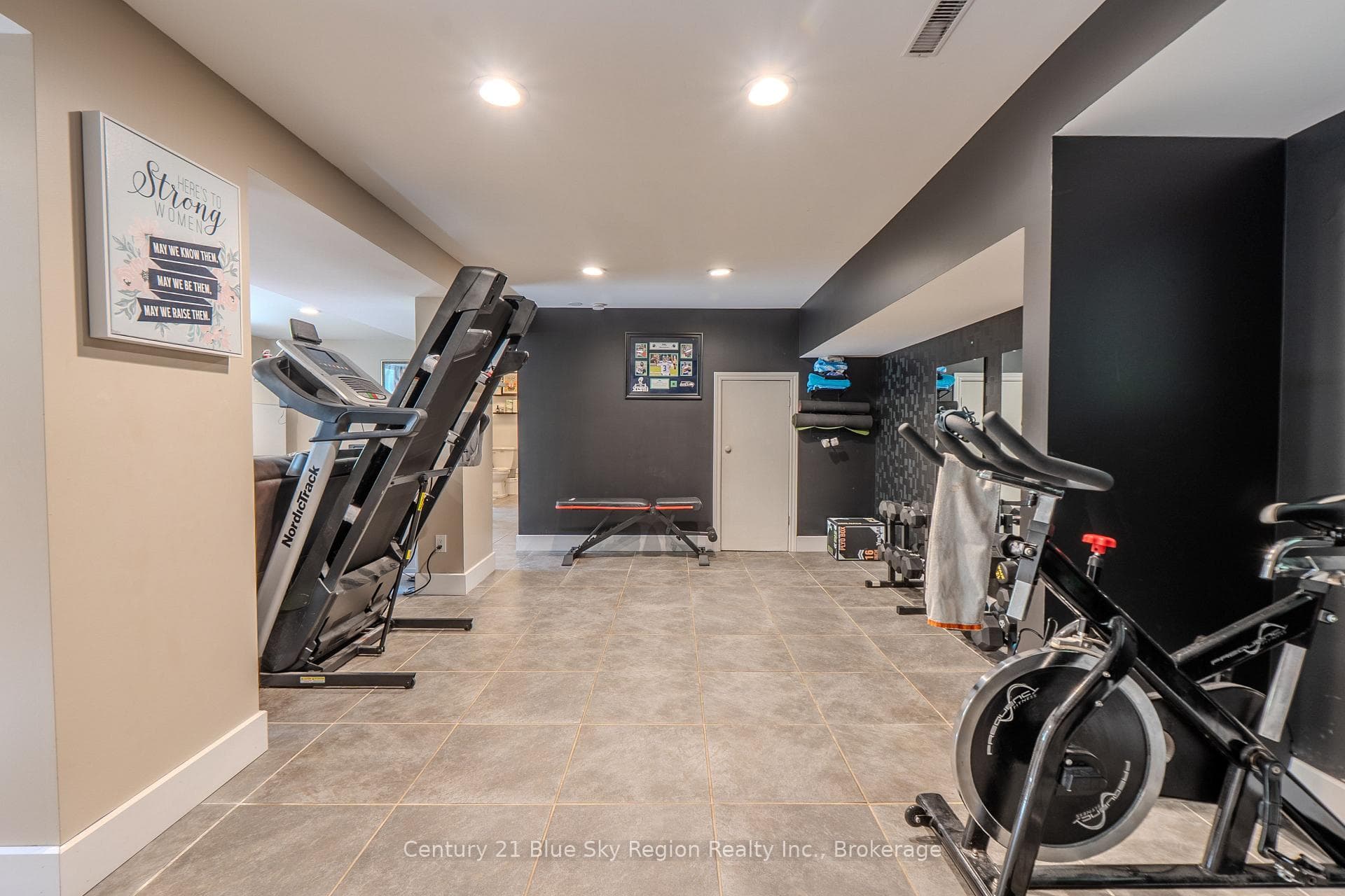 326 Leonard Street photo 30