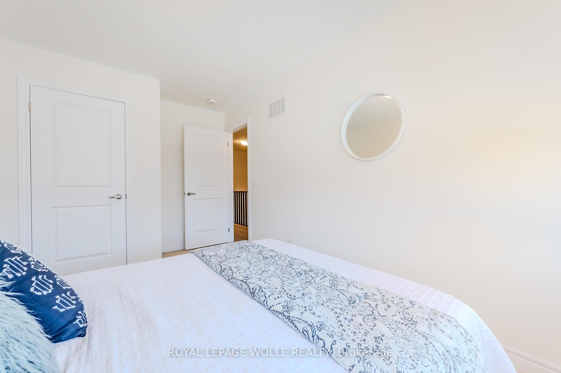 16 Roywood Street photo 20
