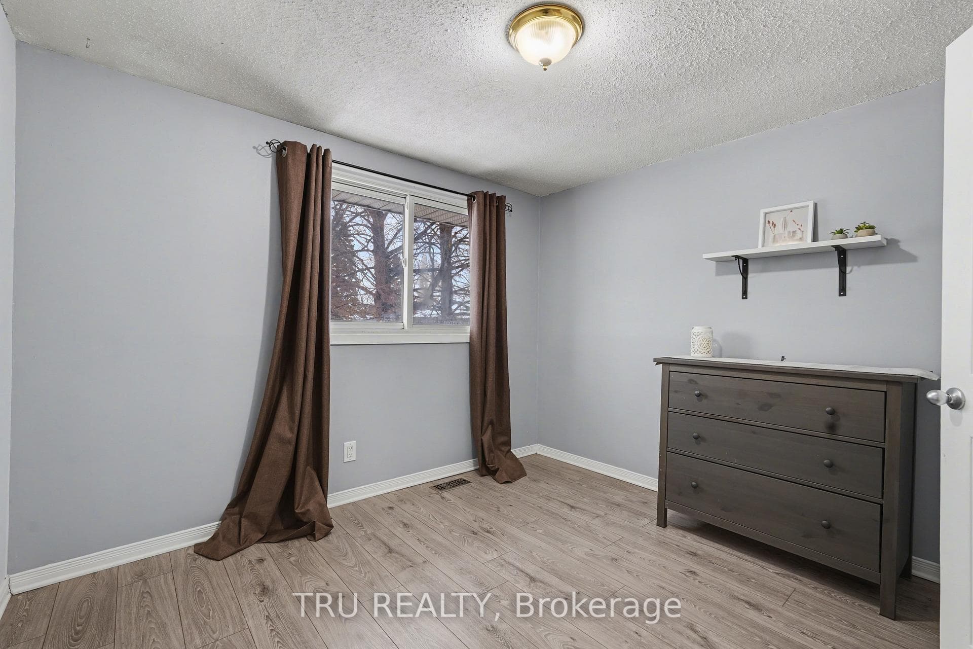 463F Moodie Drive photo 13