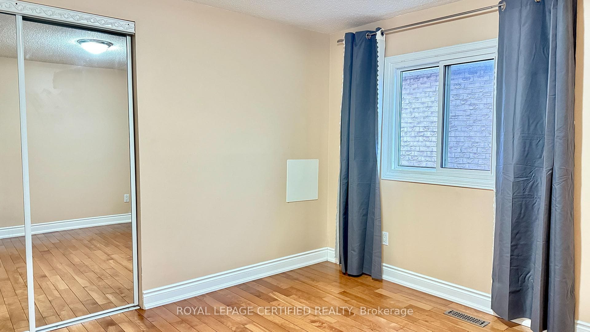 3211 Valcourt Crescent photo 23