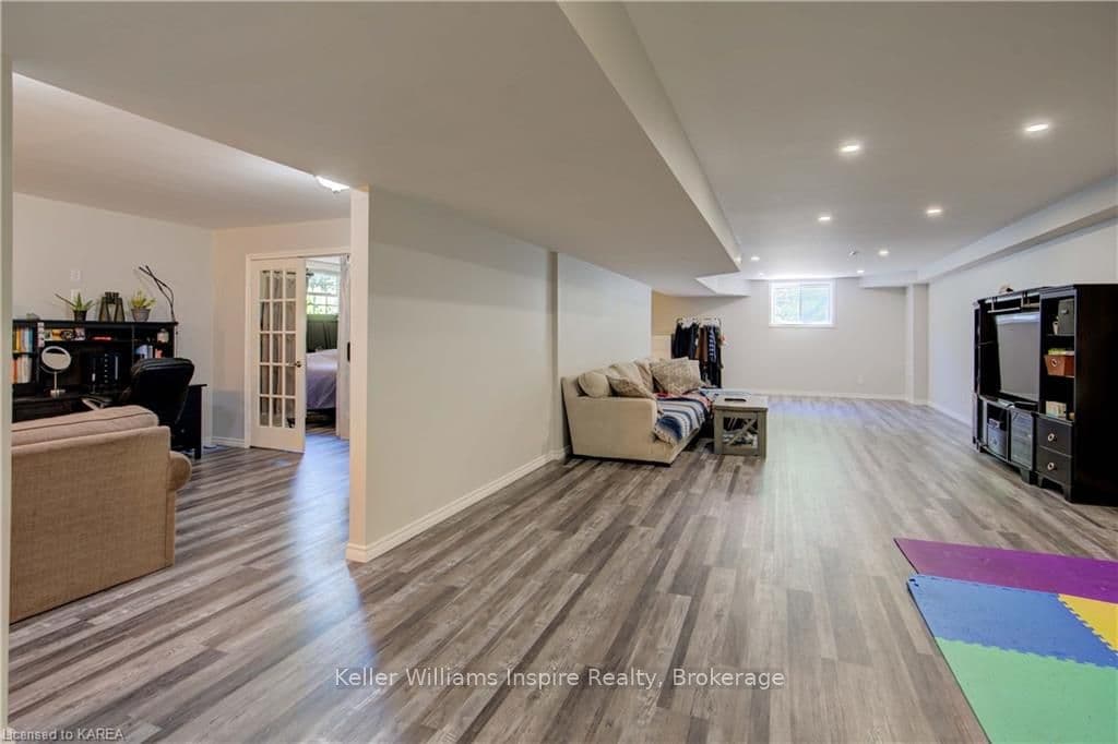 25 SPRINGBROOK Drive photo 33