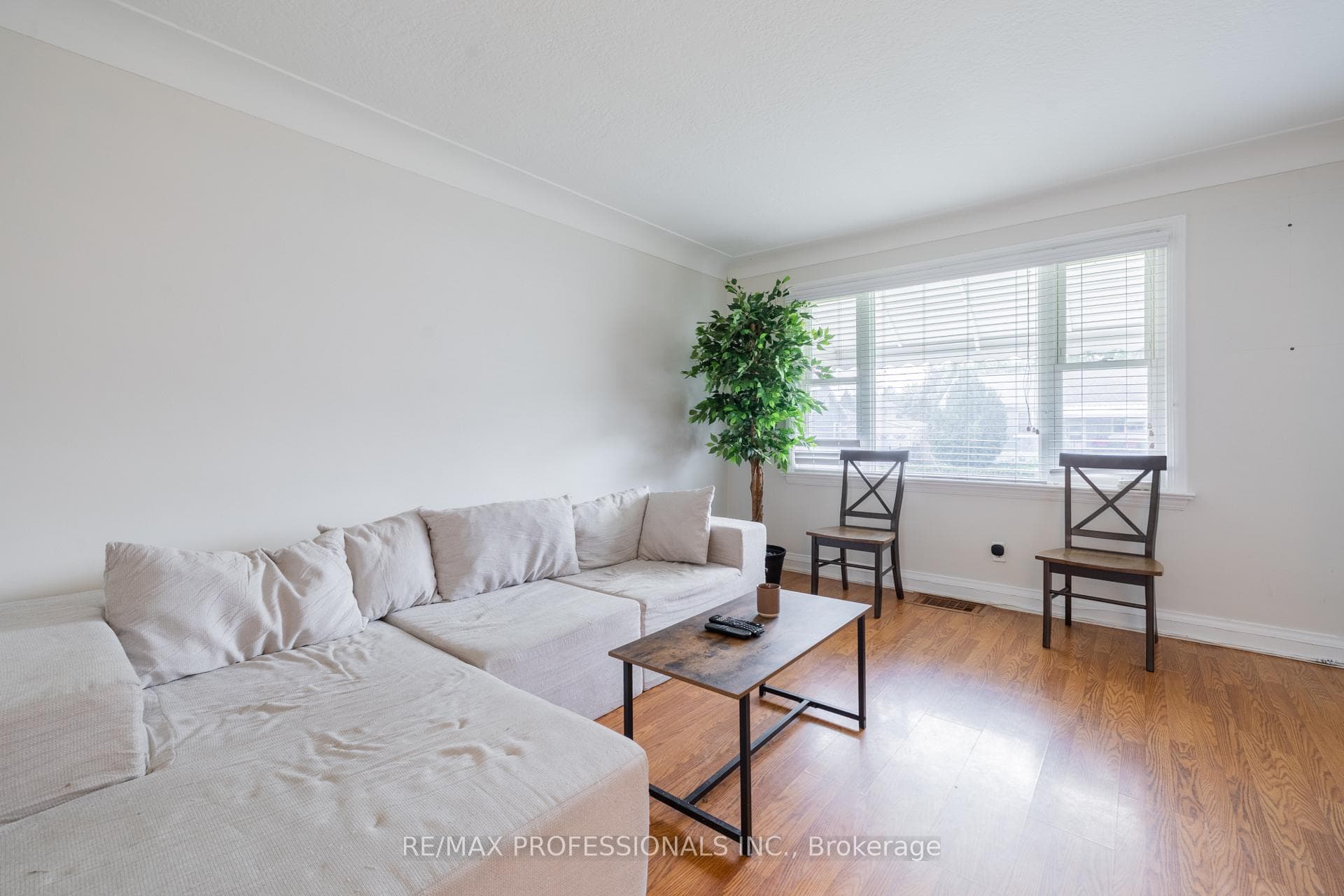 1045 Helena Street photo 8