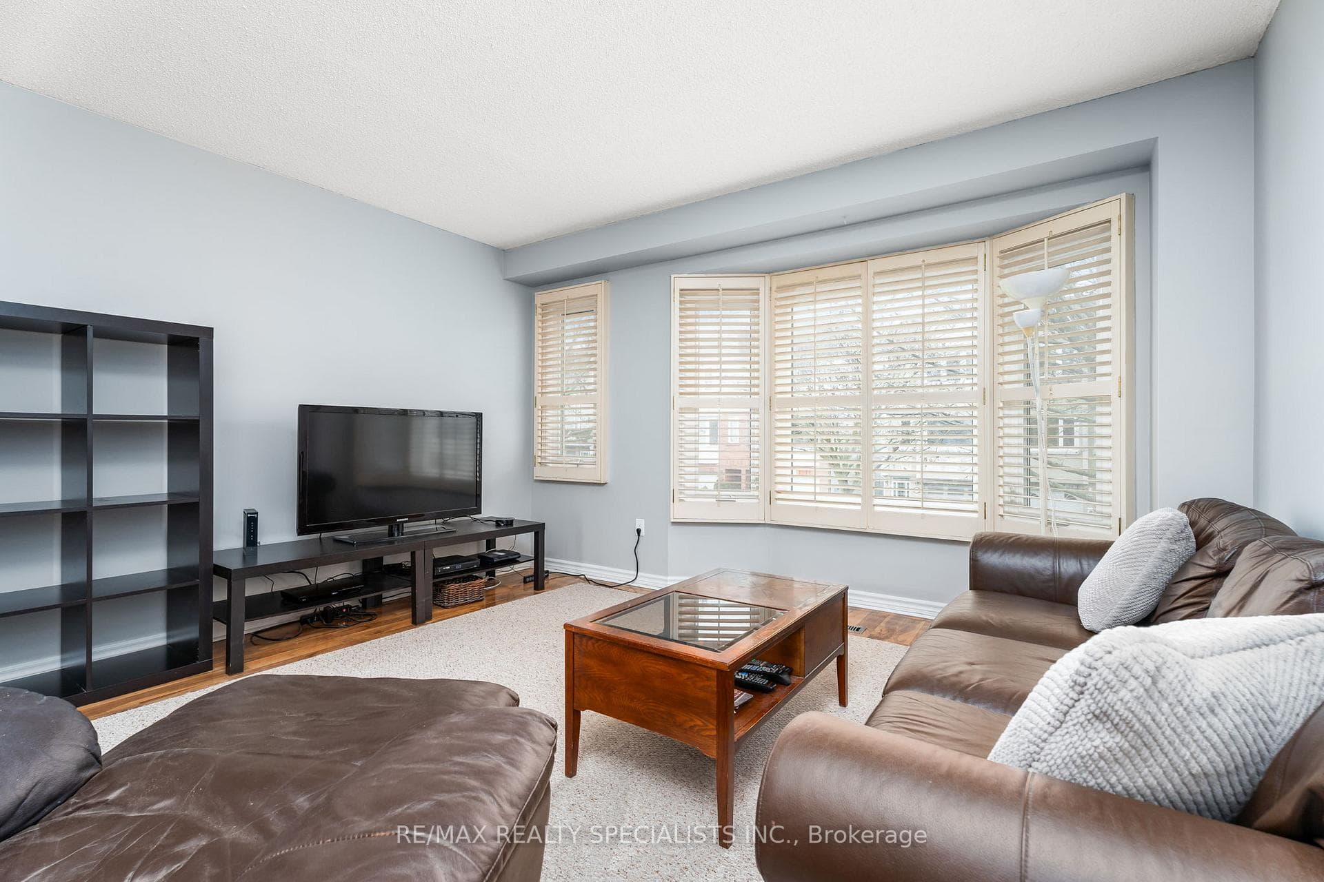 1290 WOODHILL Court photo 9