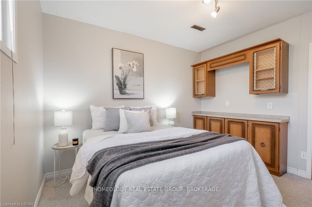 21776 RICHMOND Street photo 16