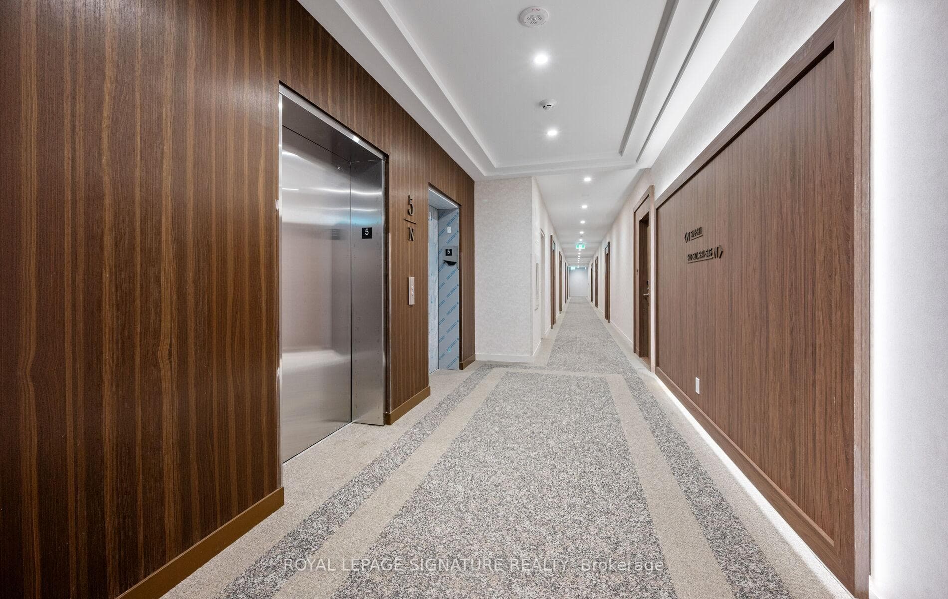8188 Yonge Street Unit 534 photo 2
