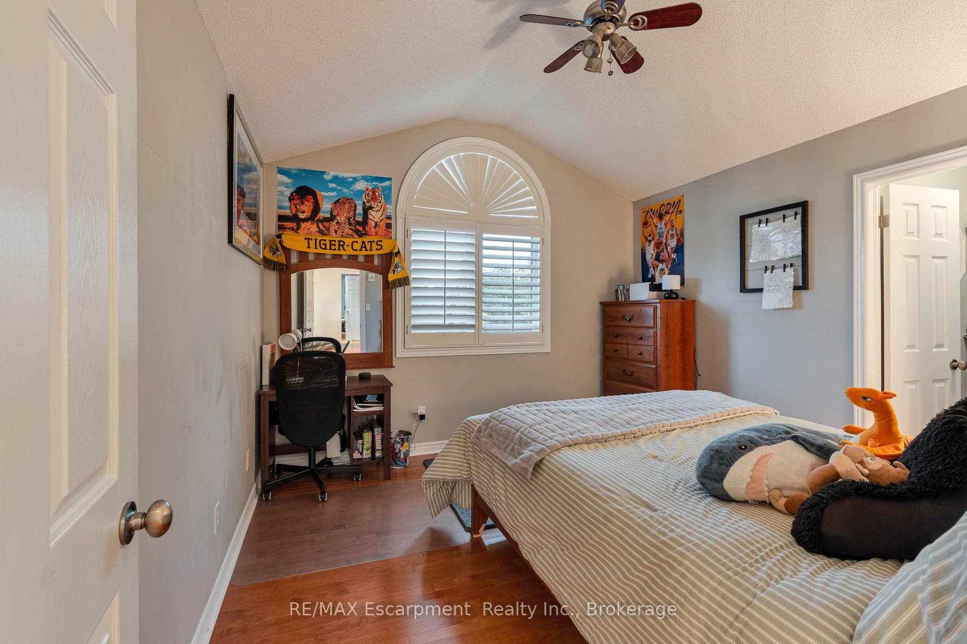 98 Glenhollow Drive photo 24