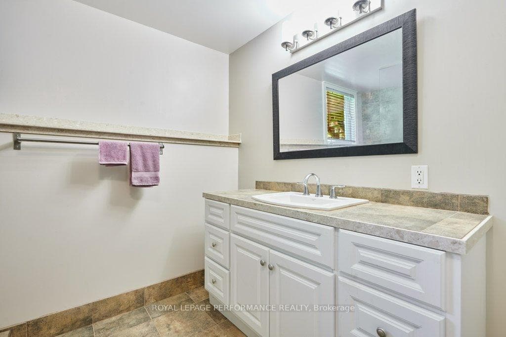 8040 Iveson Drive photo 30