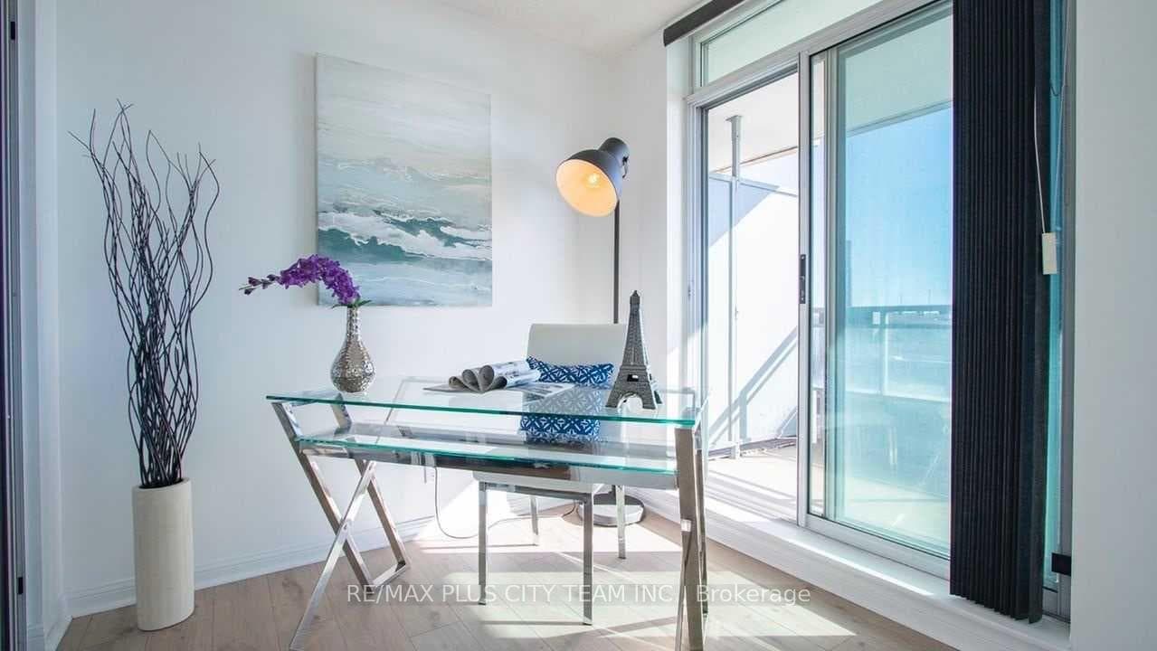 228 Queens Quay N/A Unit 609 photo 17