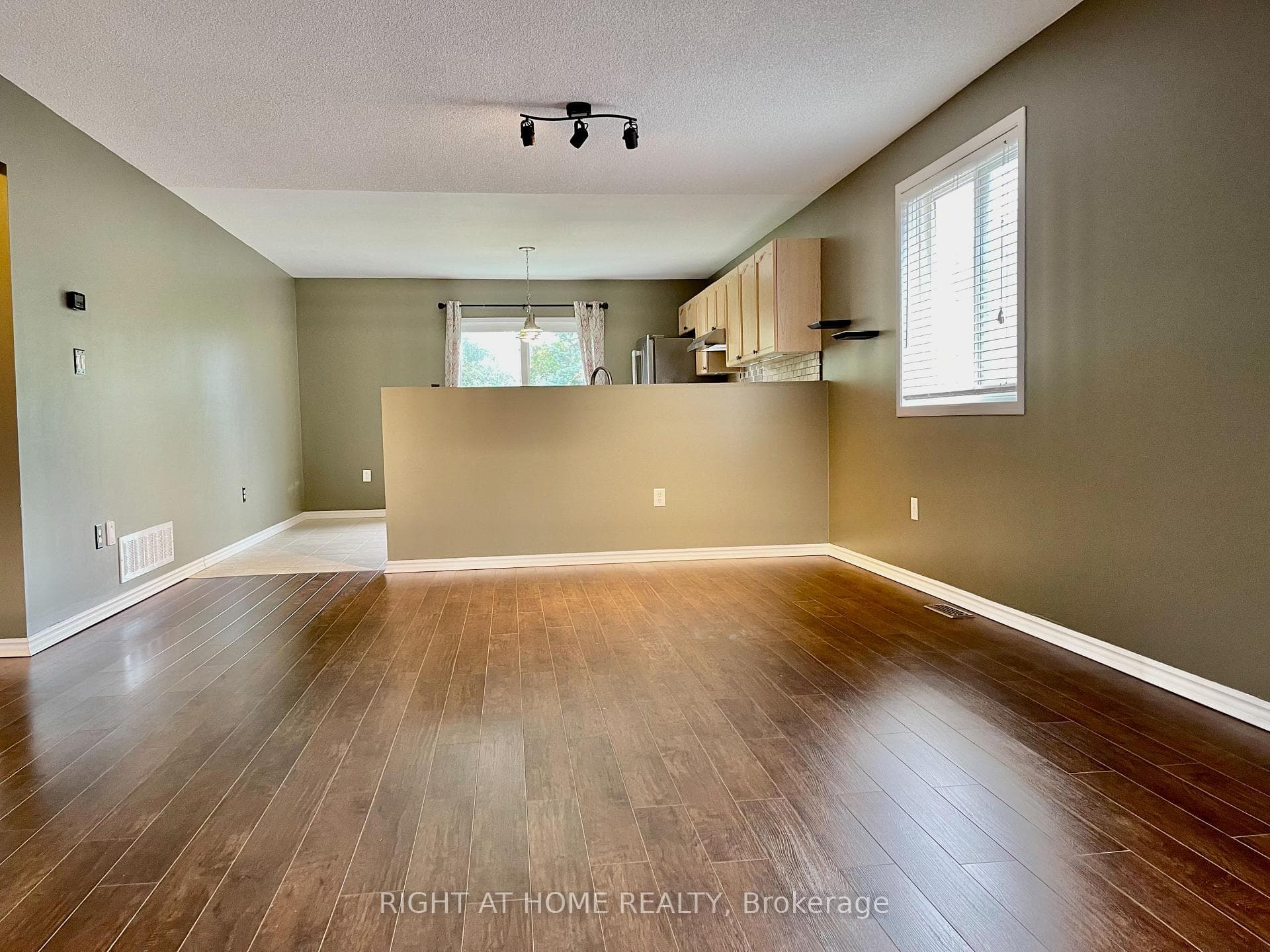 204 COUNTRY Lane photo 2