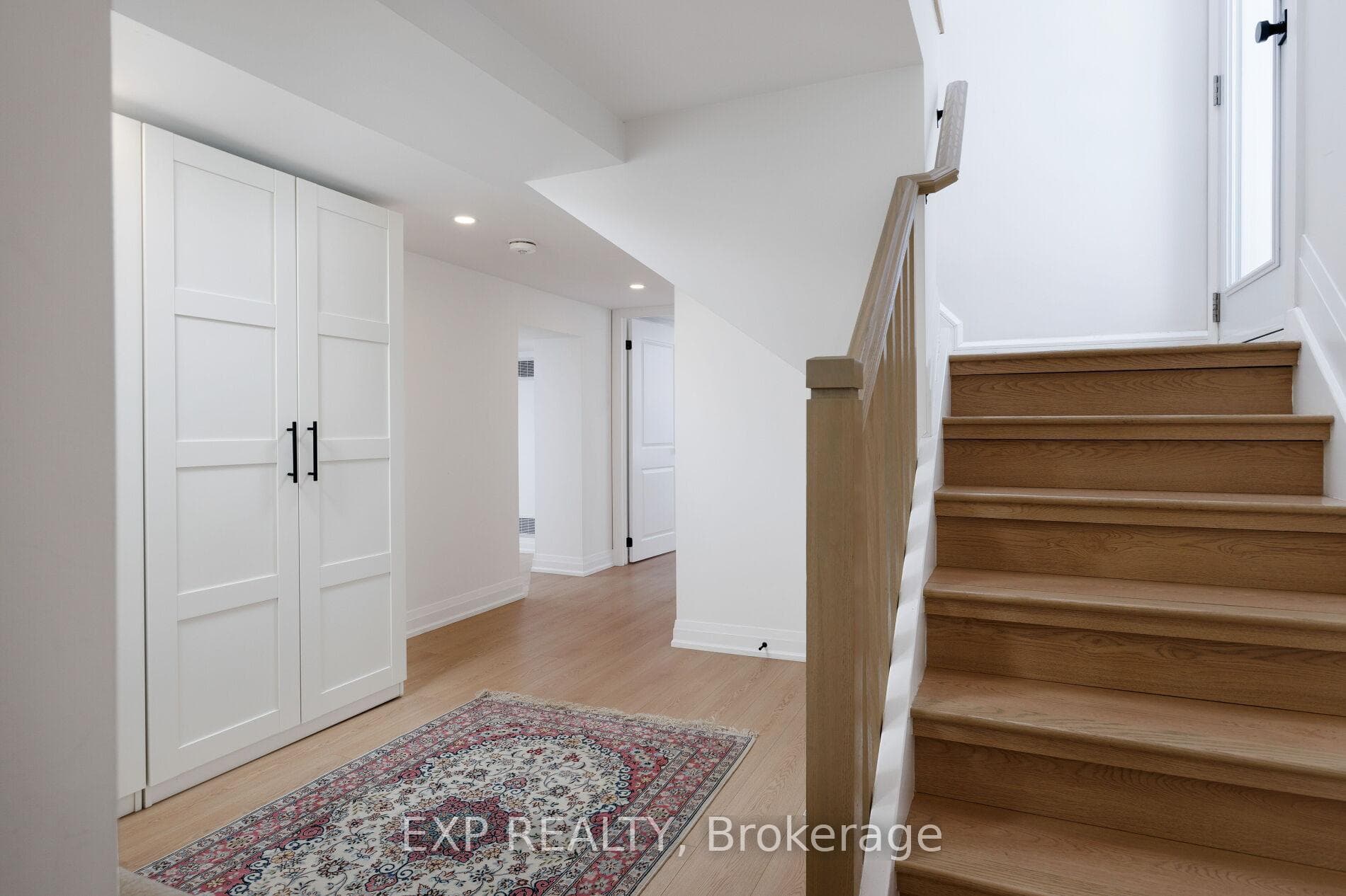 1761 Coram Crescent photo 28