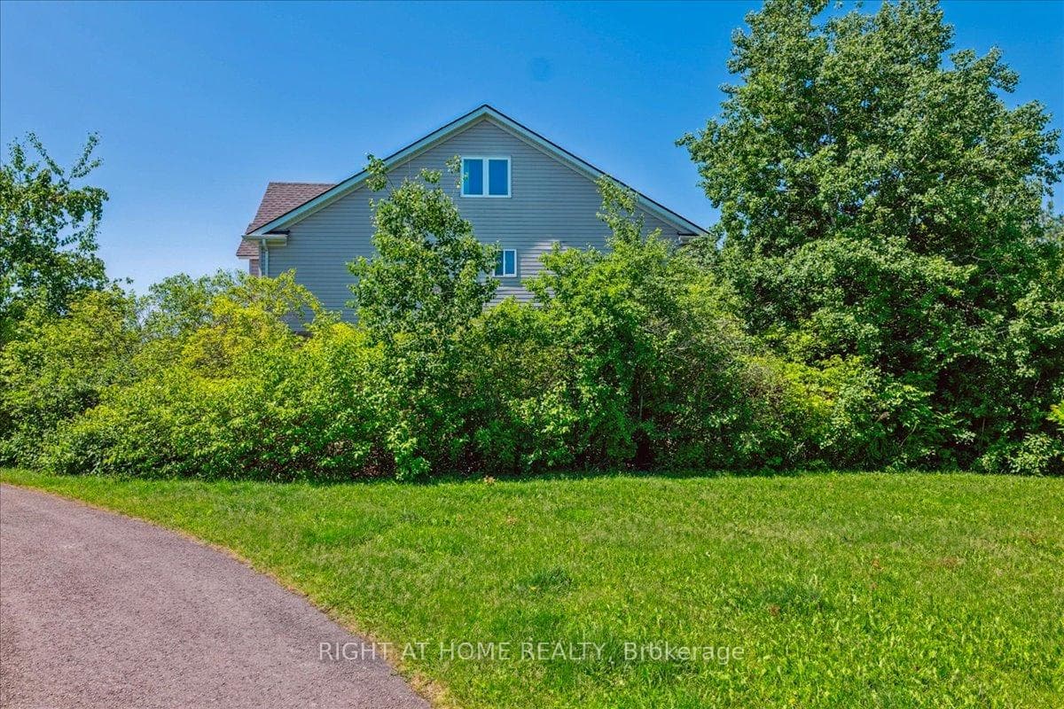 56 Darling Crescent photo 32