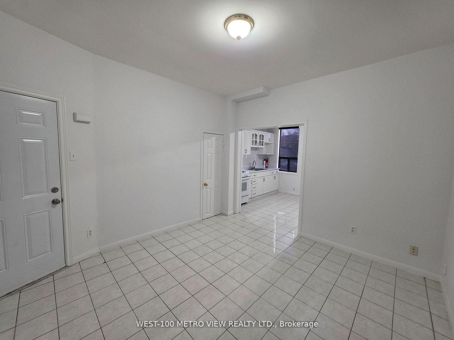 1075 Dufferin Street photo 2