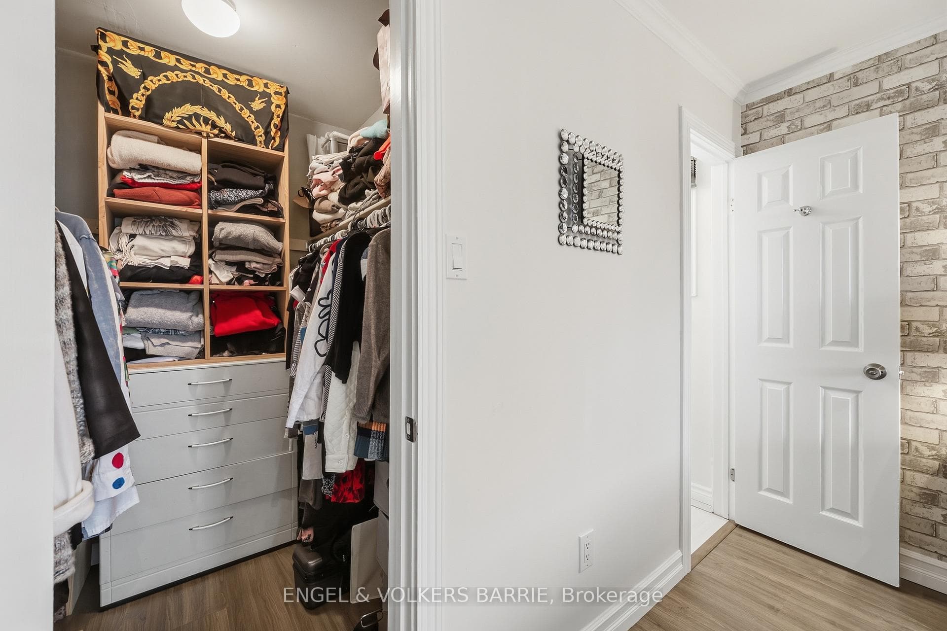 3056 Silverthorn Drive photo 19