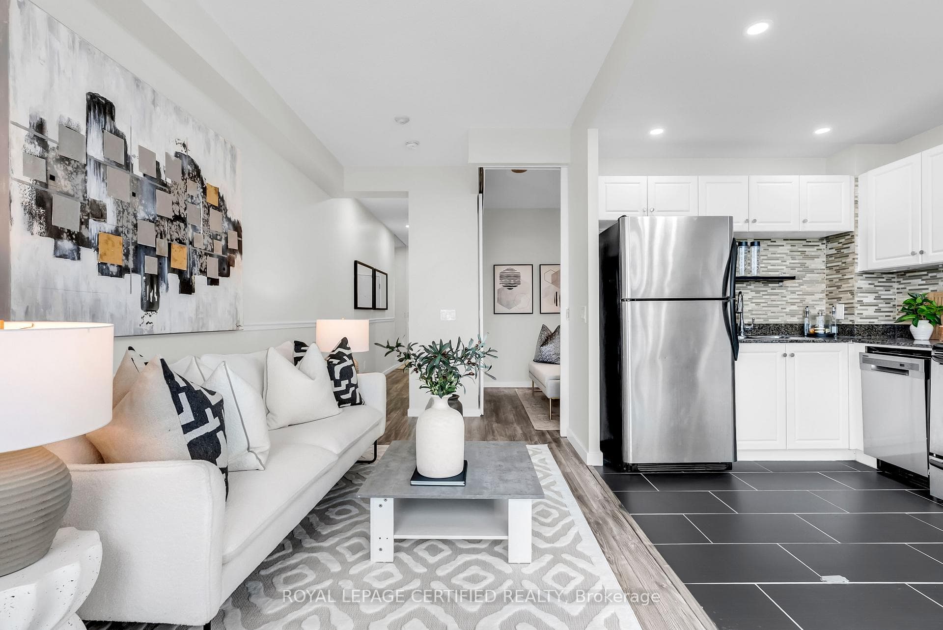 218 Queens Quay Unit 1405 photo 9