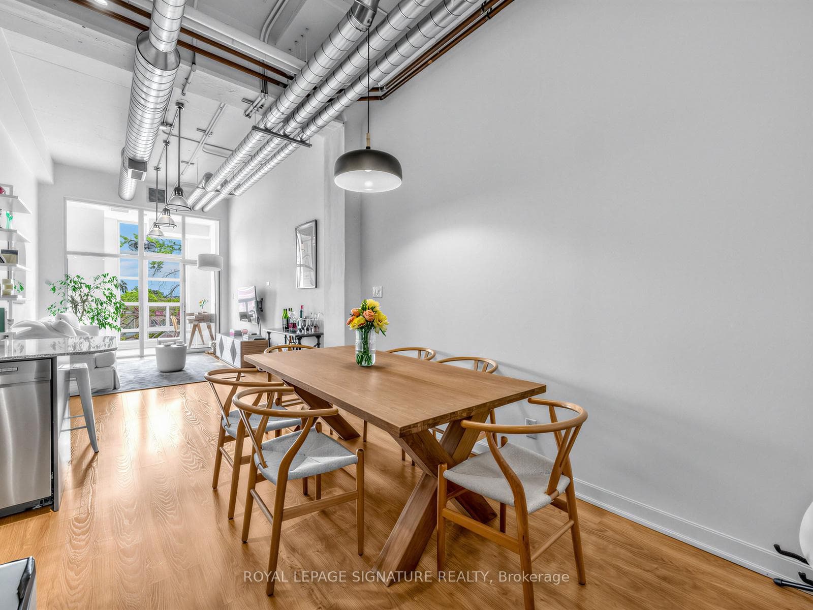 380 Macpherson Avenue Unit 422 photo 6