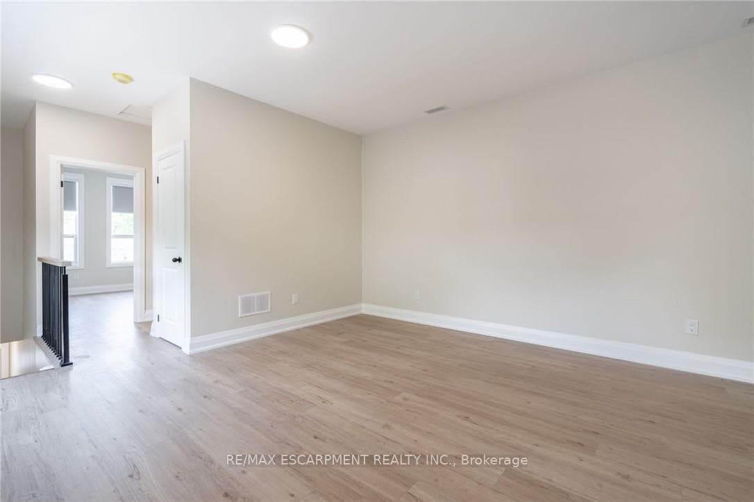 9 MUNN Street Unit A photo 21