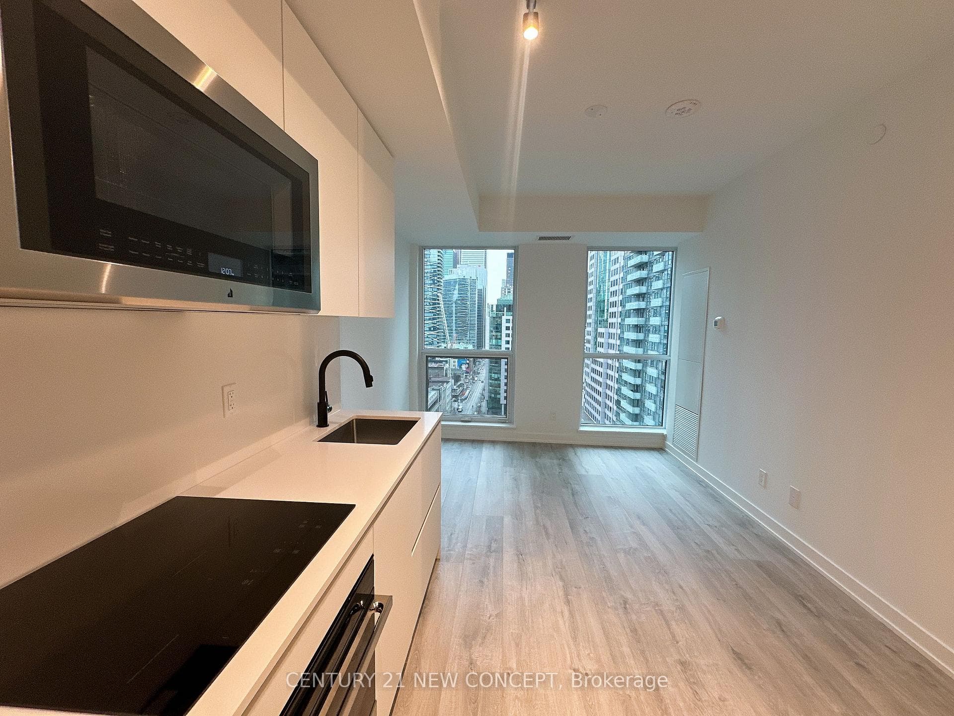 327 King Street Unit 1708 photo 5