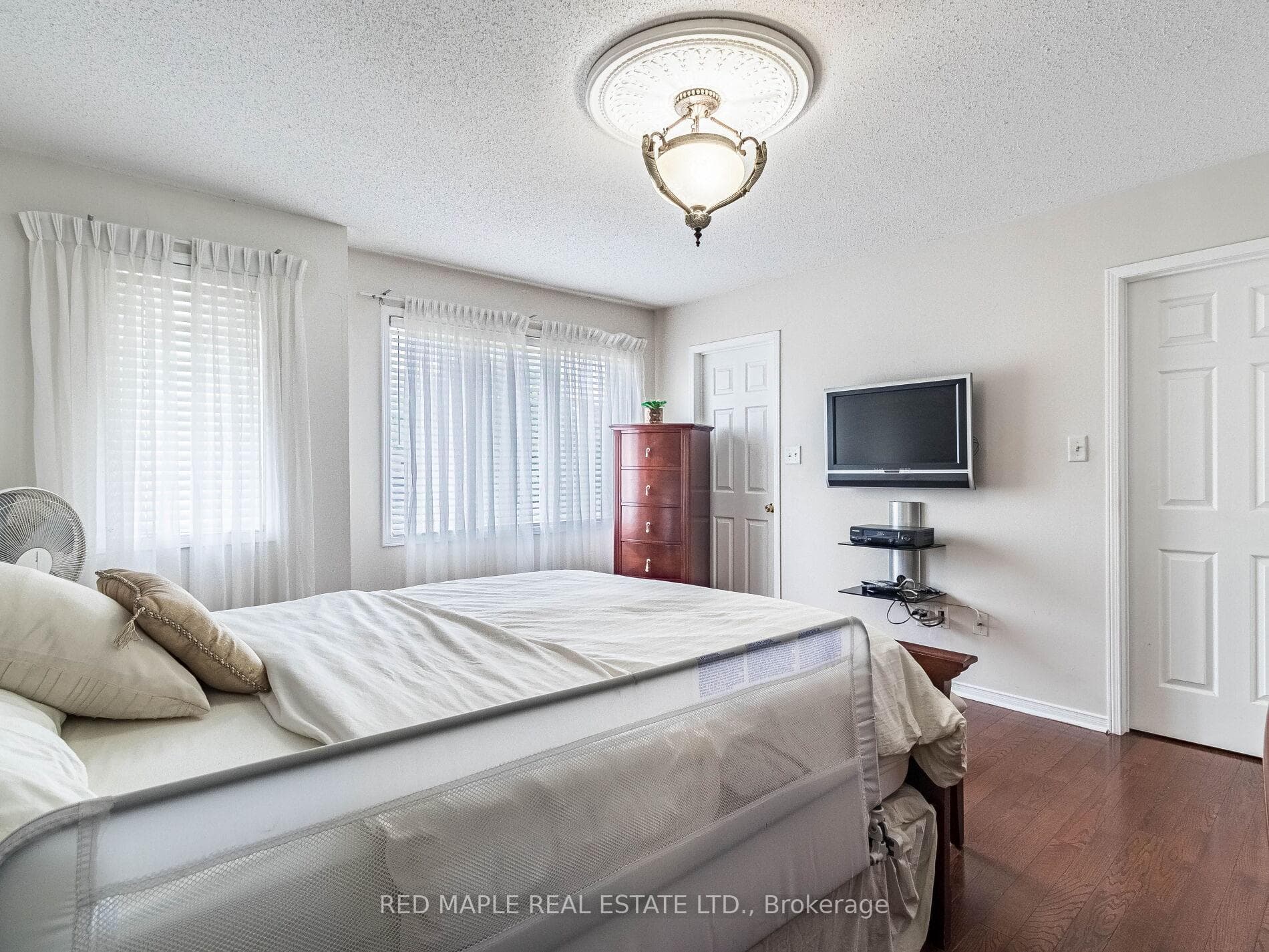 105 Bernard Avenue photo 27