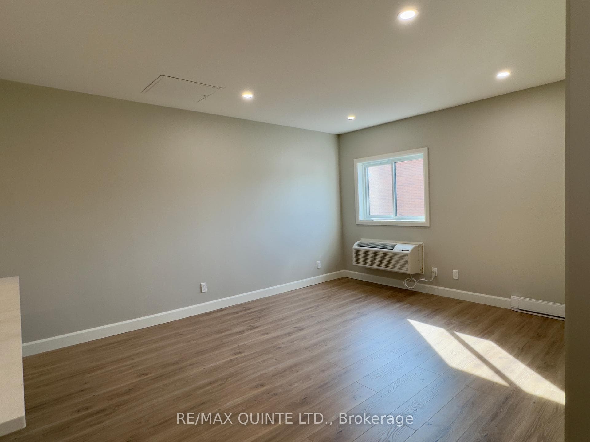 330 Victoria Street Unit 5 photo 5