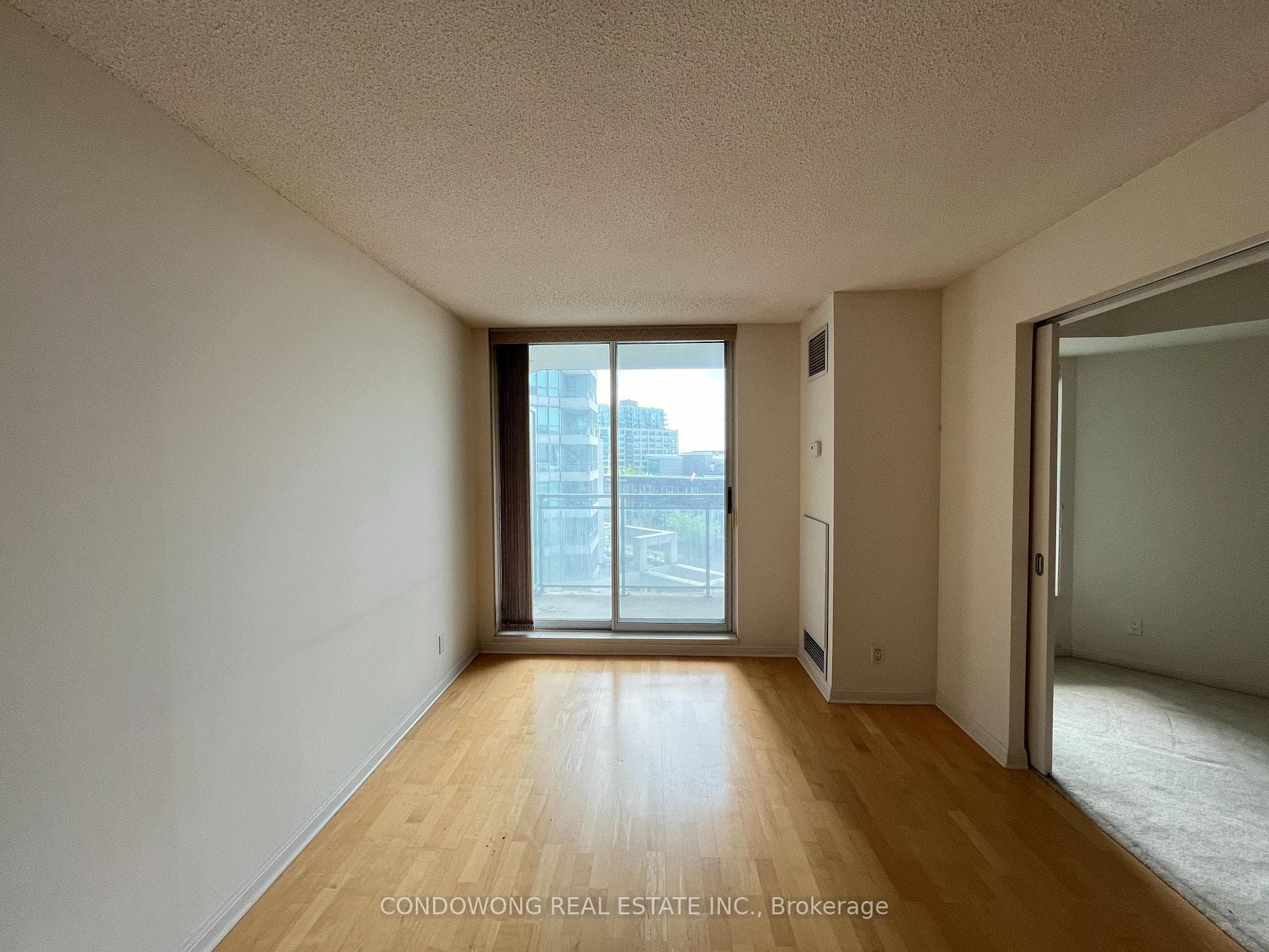 230 Queens Quay Unit 619 photo 1