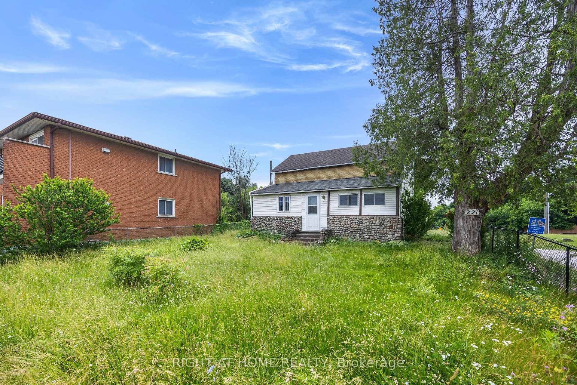 221 Samuelson Street photo 33