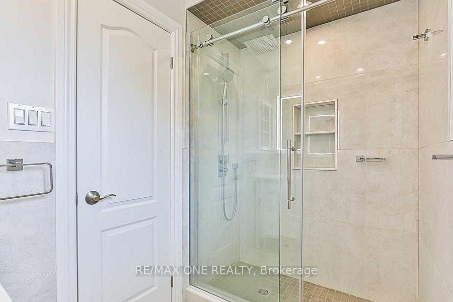 100 Robinson Crescent photo 23