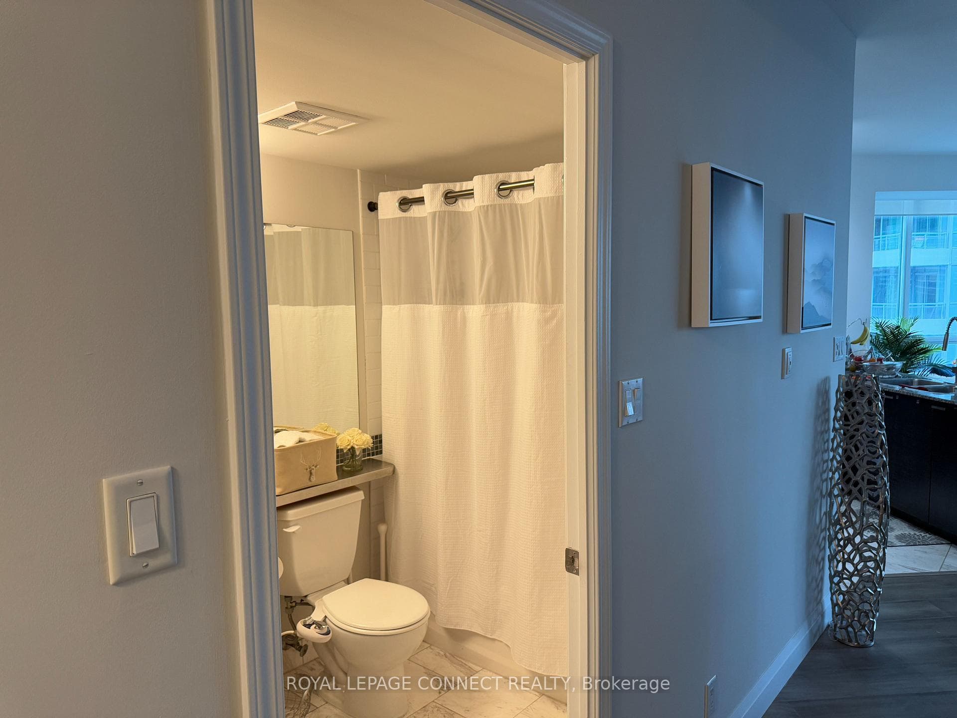 228 Queens Quay Unit 1811 photo 16