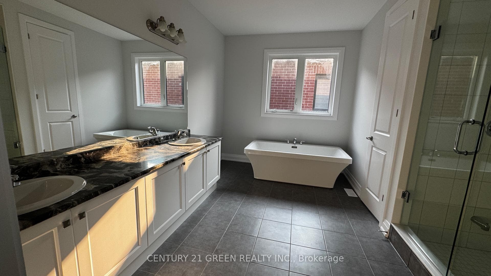 1483 Upper Thames Drive photo 26