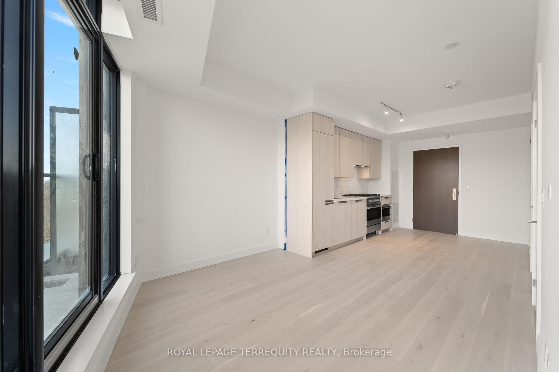 160 Kingsway Crescent Unit 412 photo 5