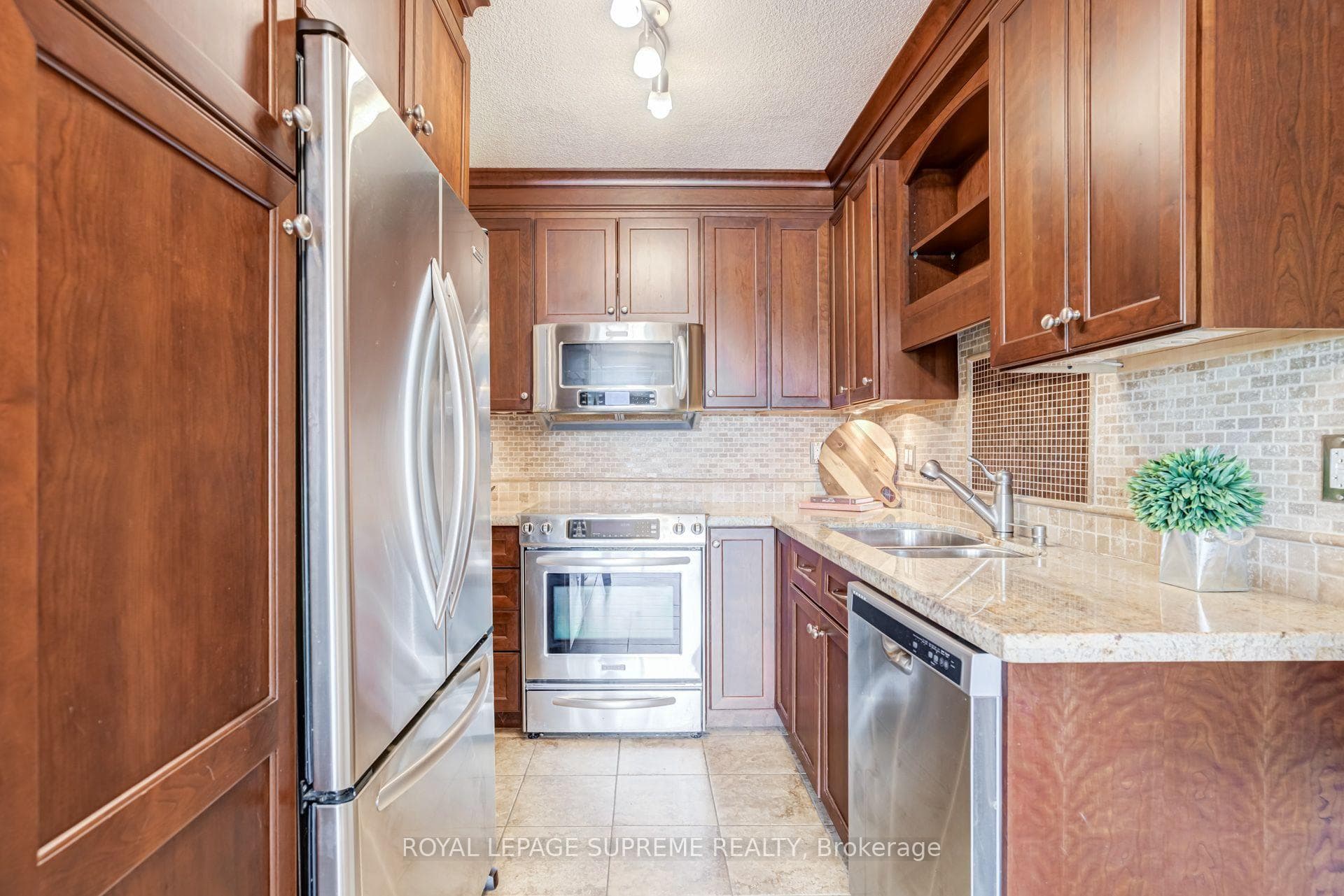 250 Scarlett Road Unit 305 photo 17